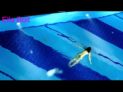 ❤️ Saya tidak bisa berhenti menonton, pirang muda tertangkap basah berenang di kolam resor ELLA BOLT ❤️❌ Porno di porno id.hentai-id-tv.ru ️❤